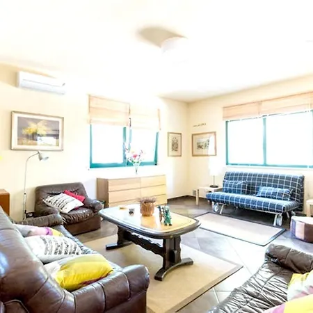 Bright Studio In 75 M² + Pool *