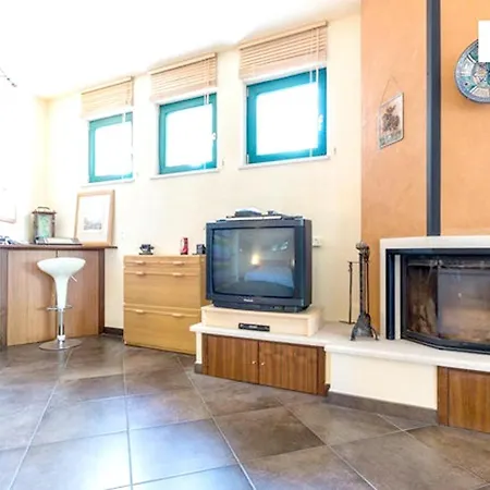 Bright Studio In 75 M² + Pool